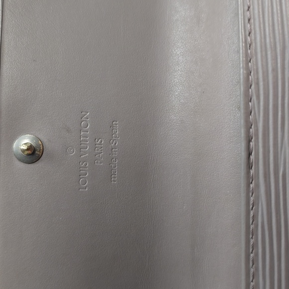 LV Epi Sarah Wallet - Picture 8 of 15